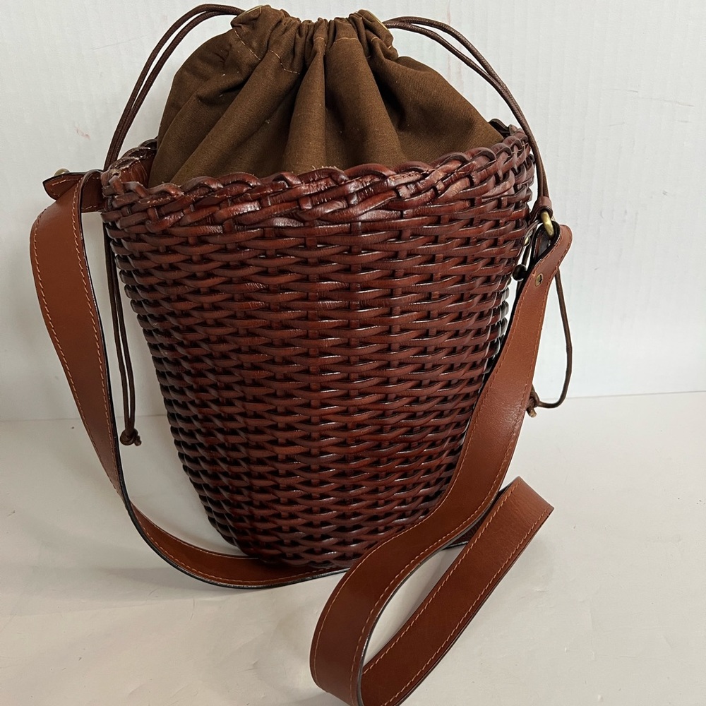 Menotti Firenze Vera Pella Genuine woven Leather bucket Crossbody/Shoulder Bag.